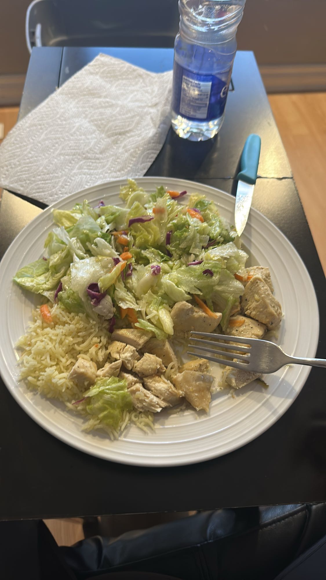 Poulet avec riz et salade