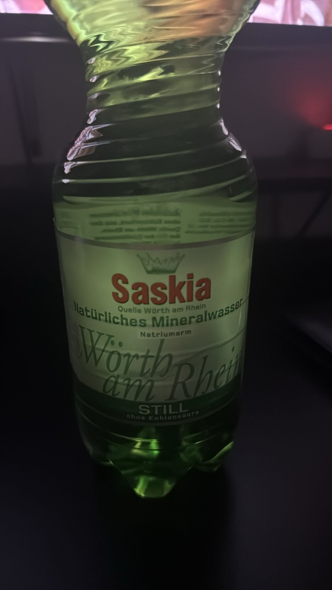 Natürliches Mineralwasser