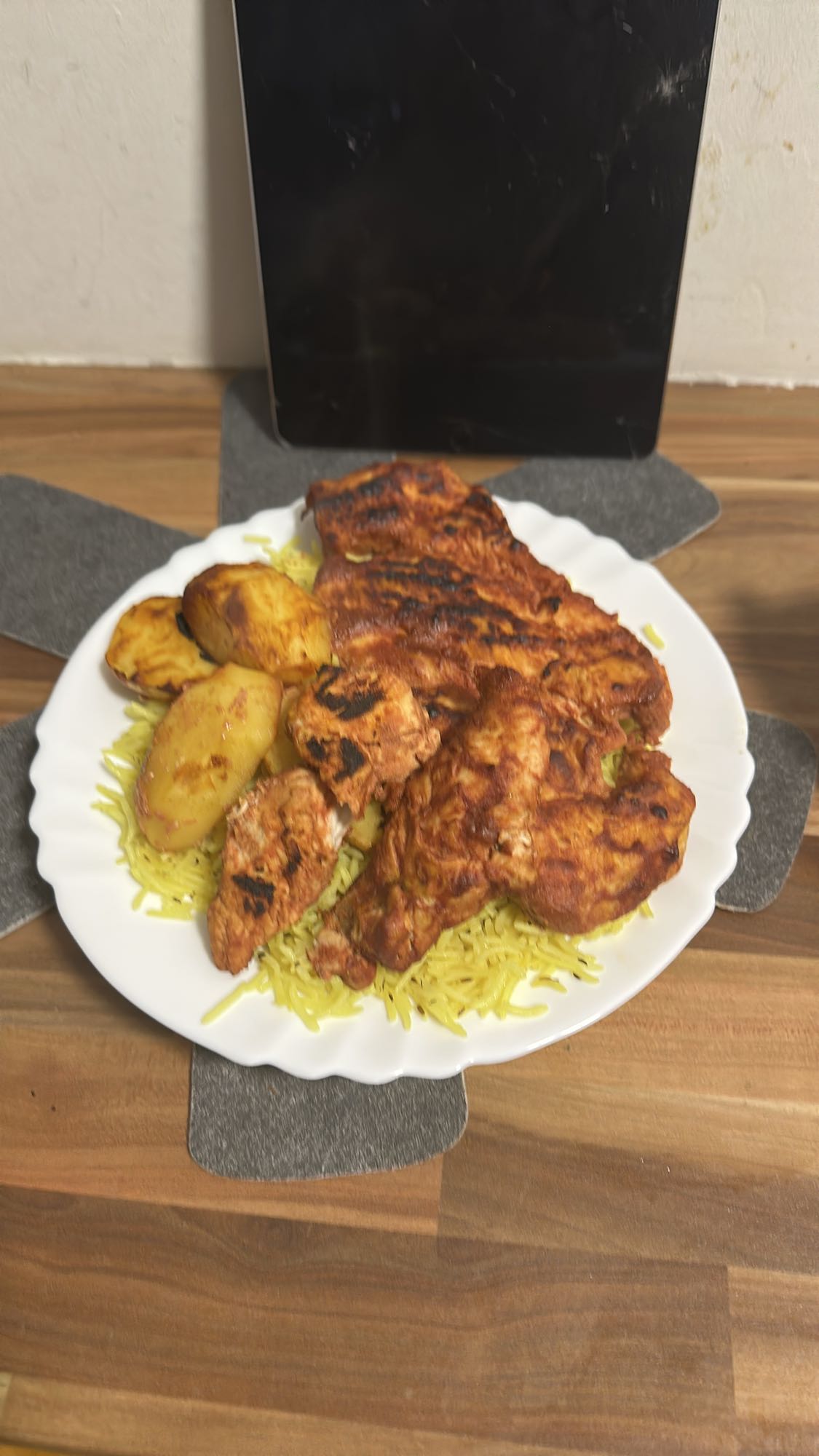 Gegrilltes Hähnchen mit Reis