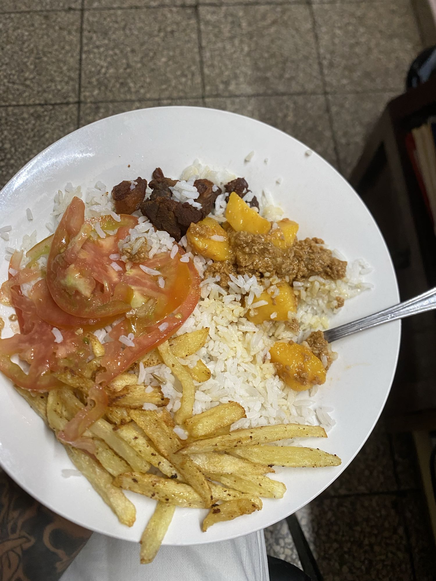 Plato de arroz con carne