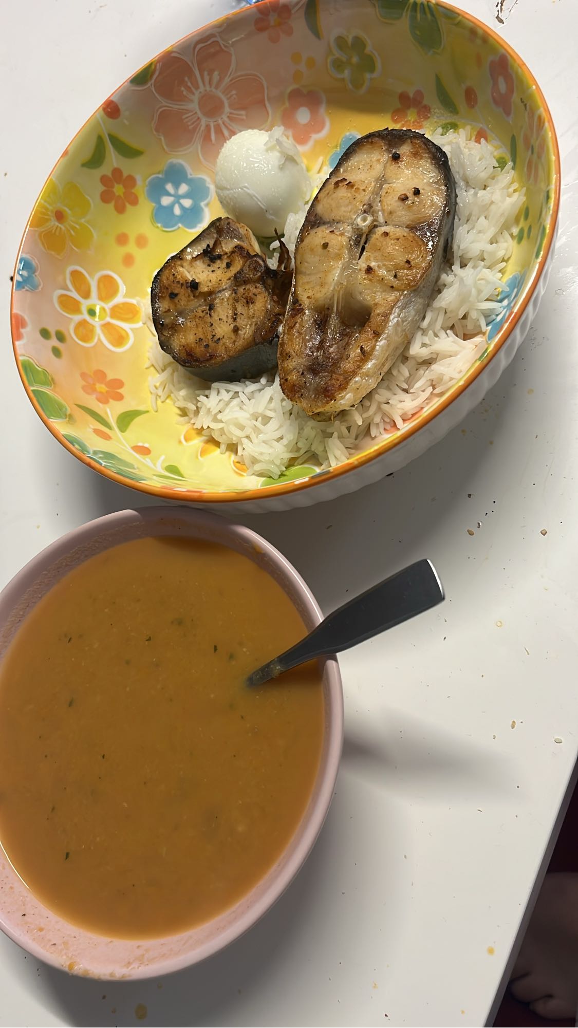 Poisson grillé avec riz