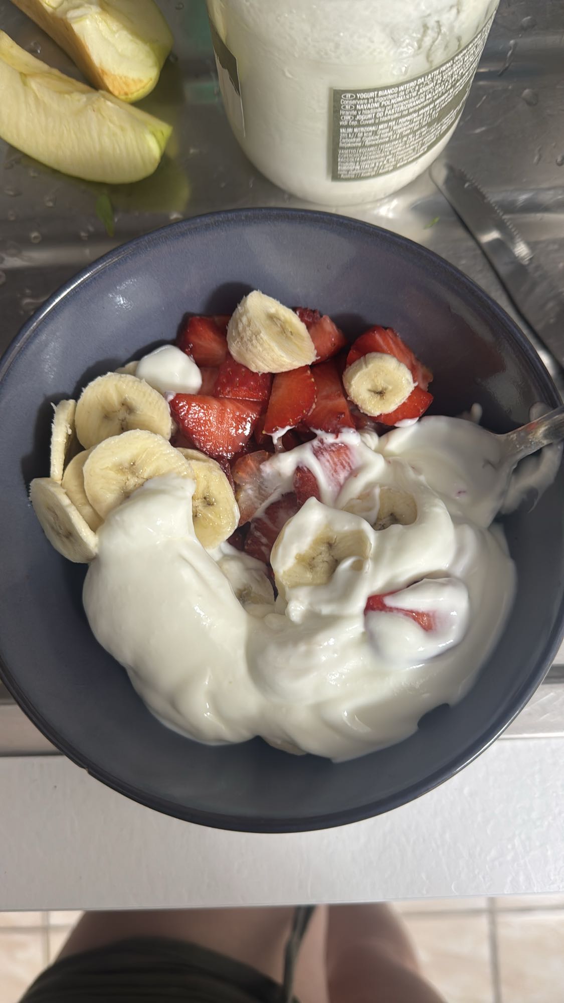 Йогурт с фруктами