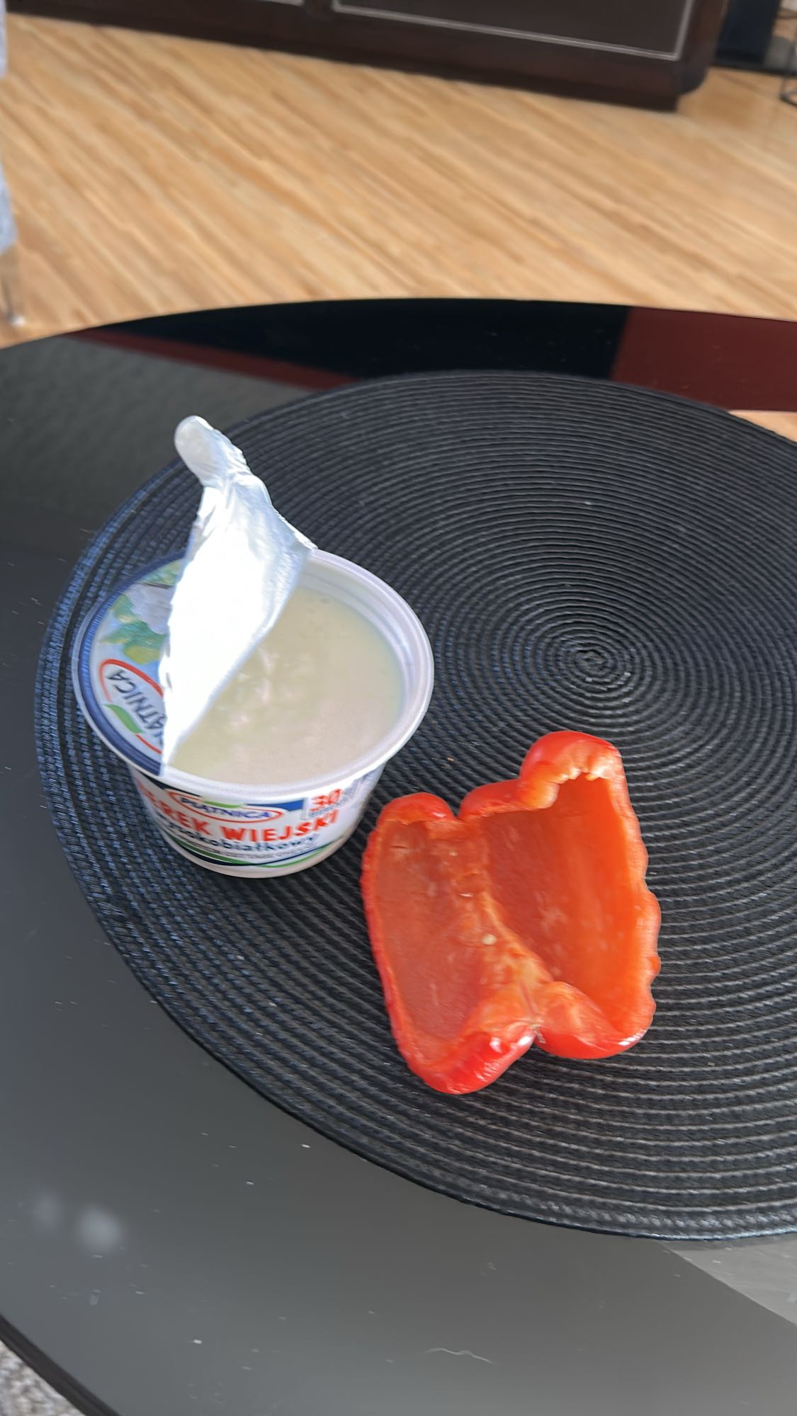 Serek wiejski z papryką