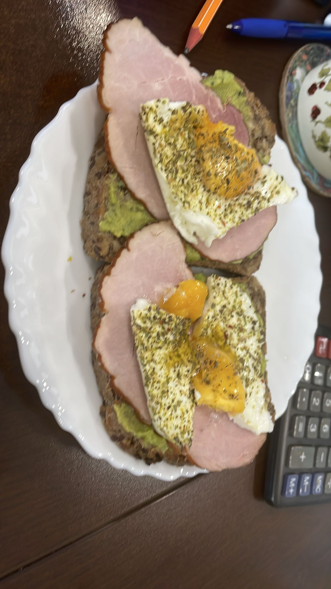 Kanapki z jajkiem i szynką