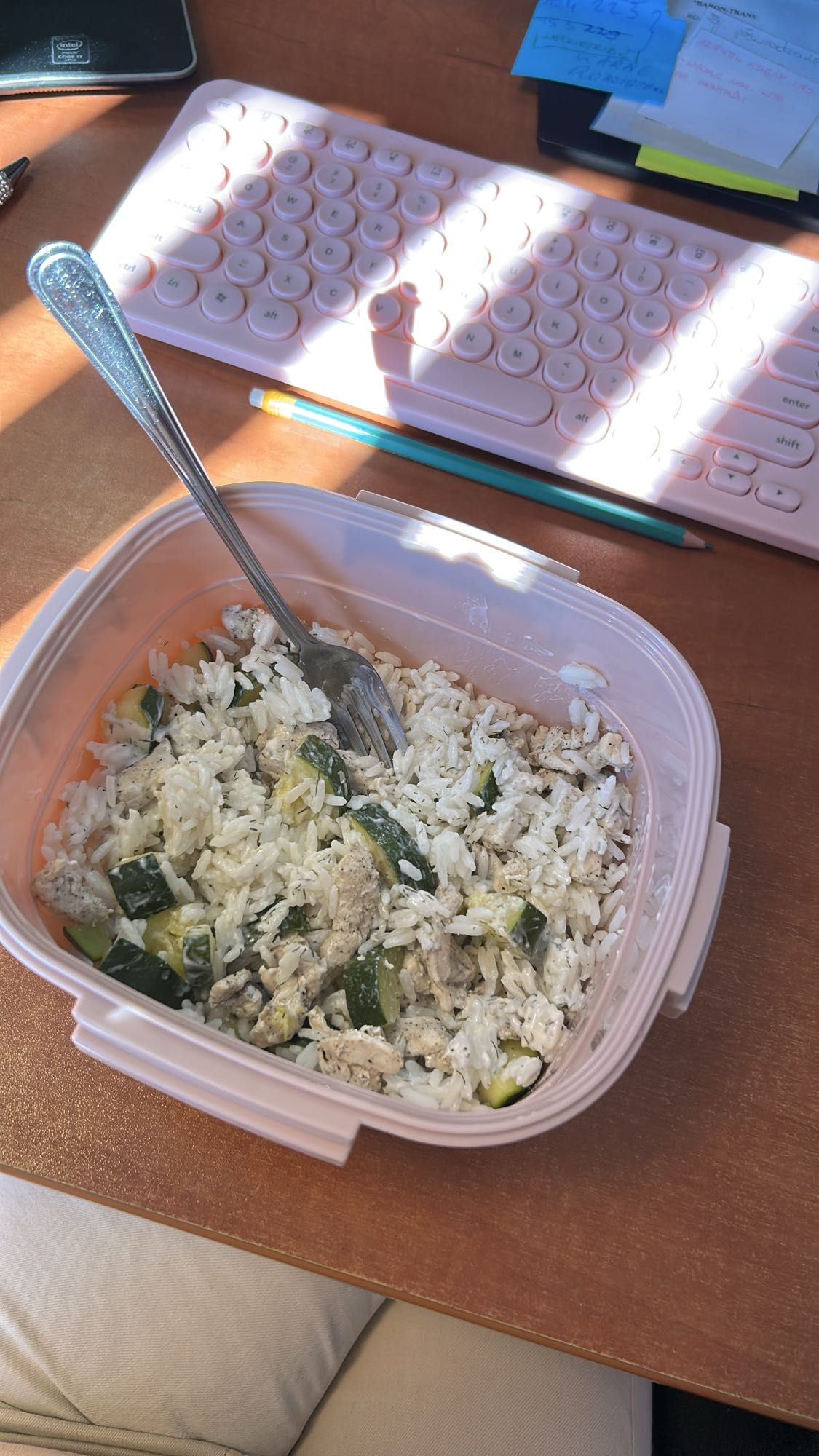 Kurczak z ryżem i cukinią