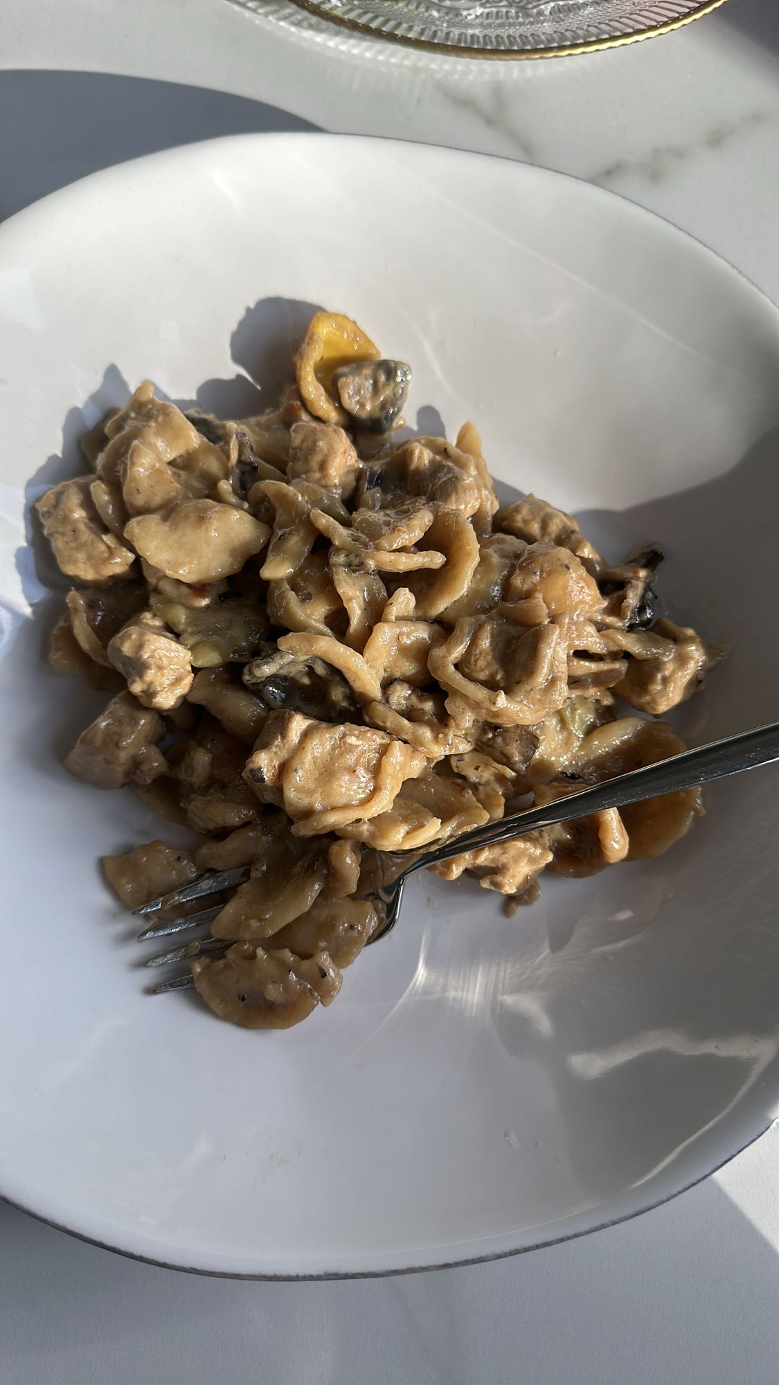 Паста с грибами и курицей