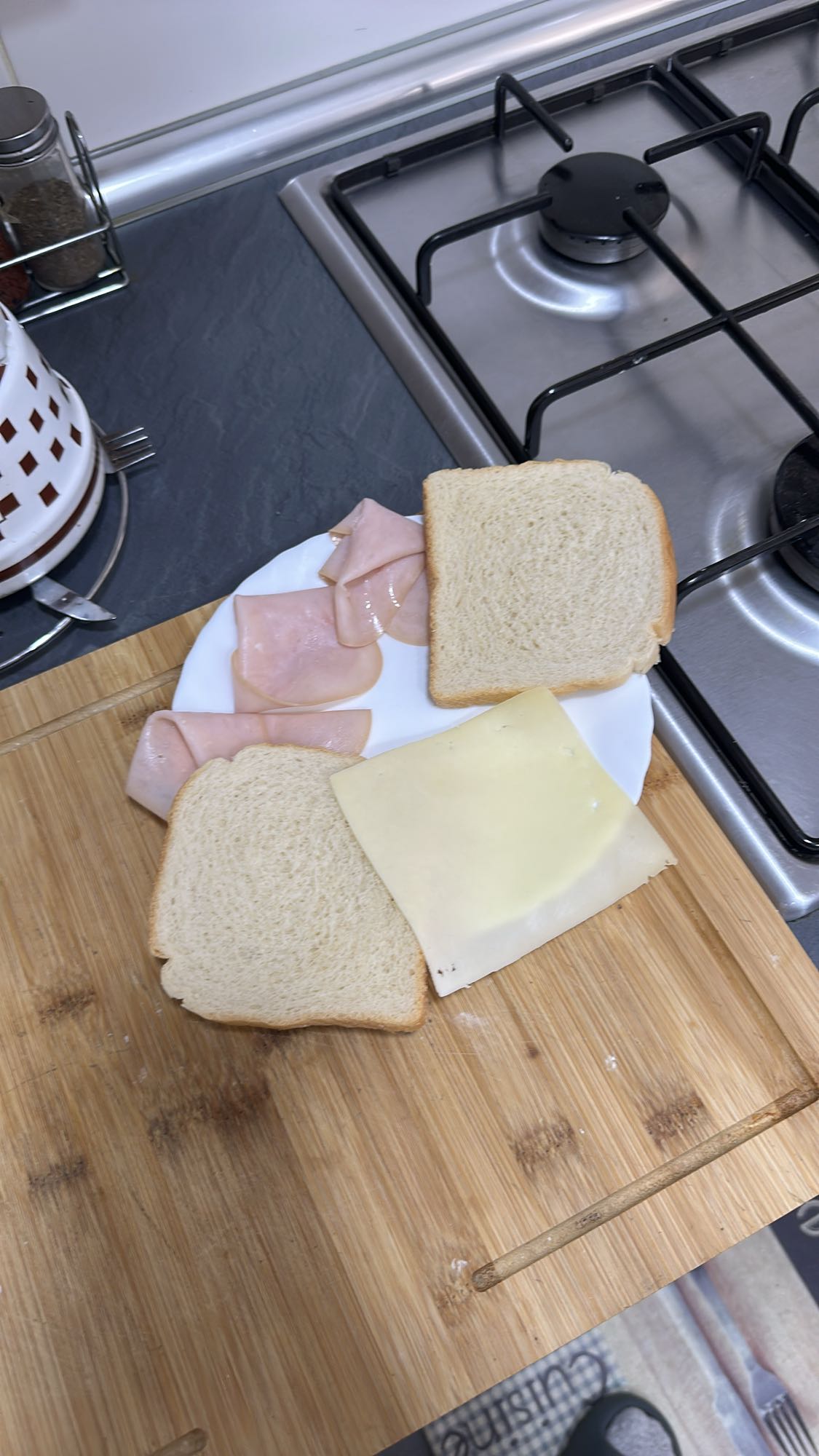 Sándwich de jamón y queso