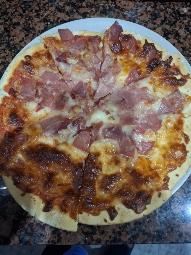 Pizza de jamón y queso