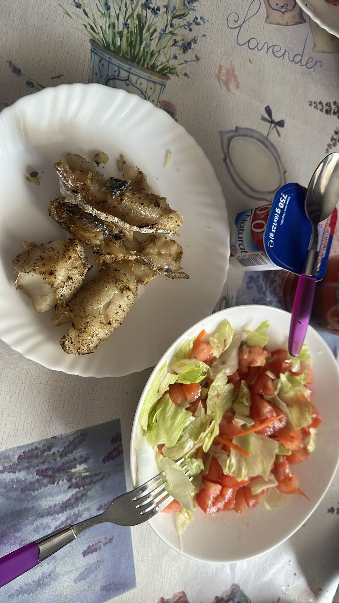 Pescado con ensalada