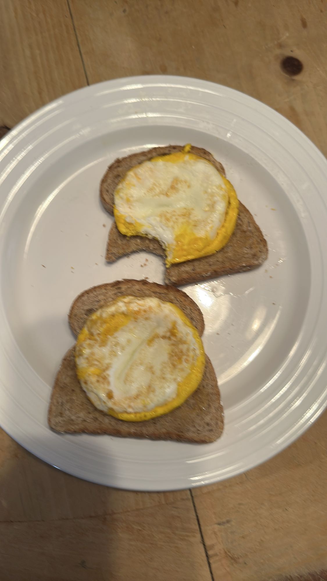 Oeufs sur pain grillé