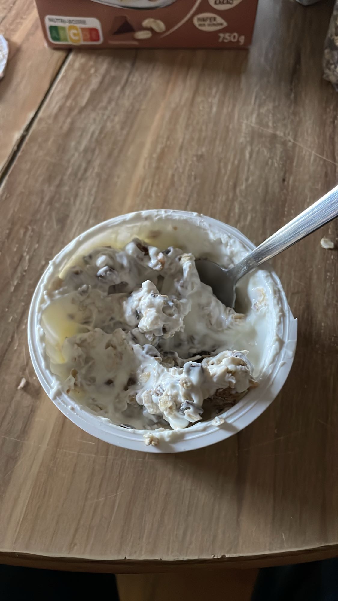 Joghurt mit Müsli