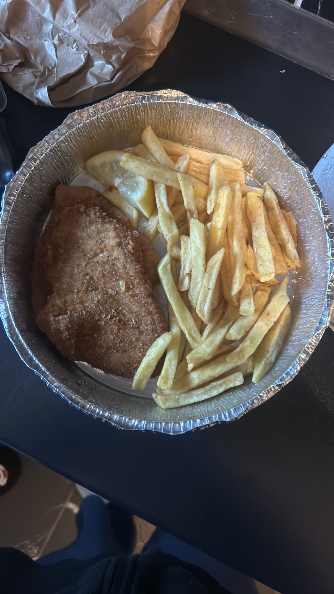 Schnitzel mit Pommes