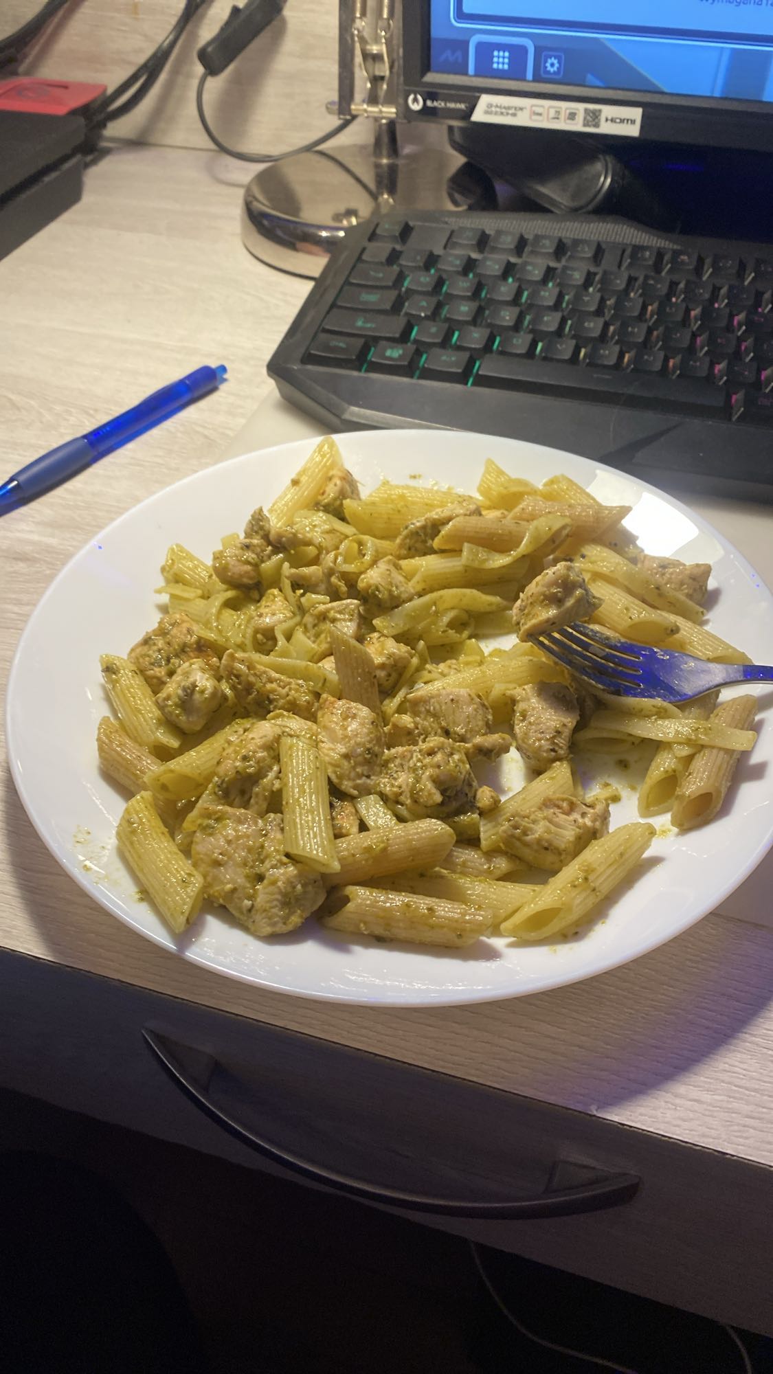 Makaron z kurczakiem i pesto