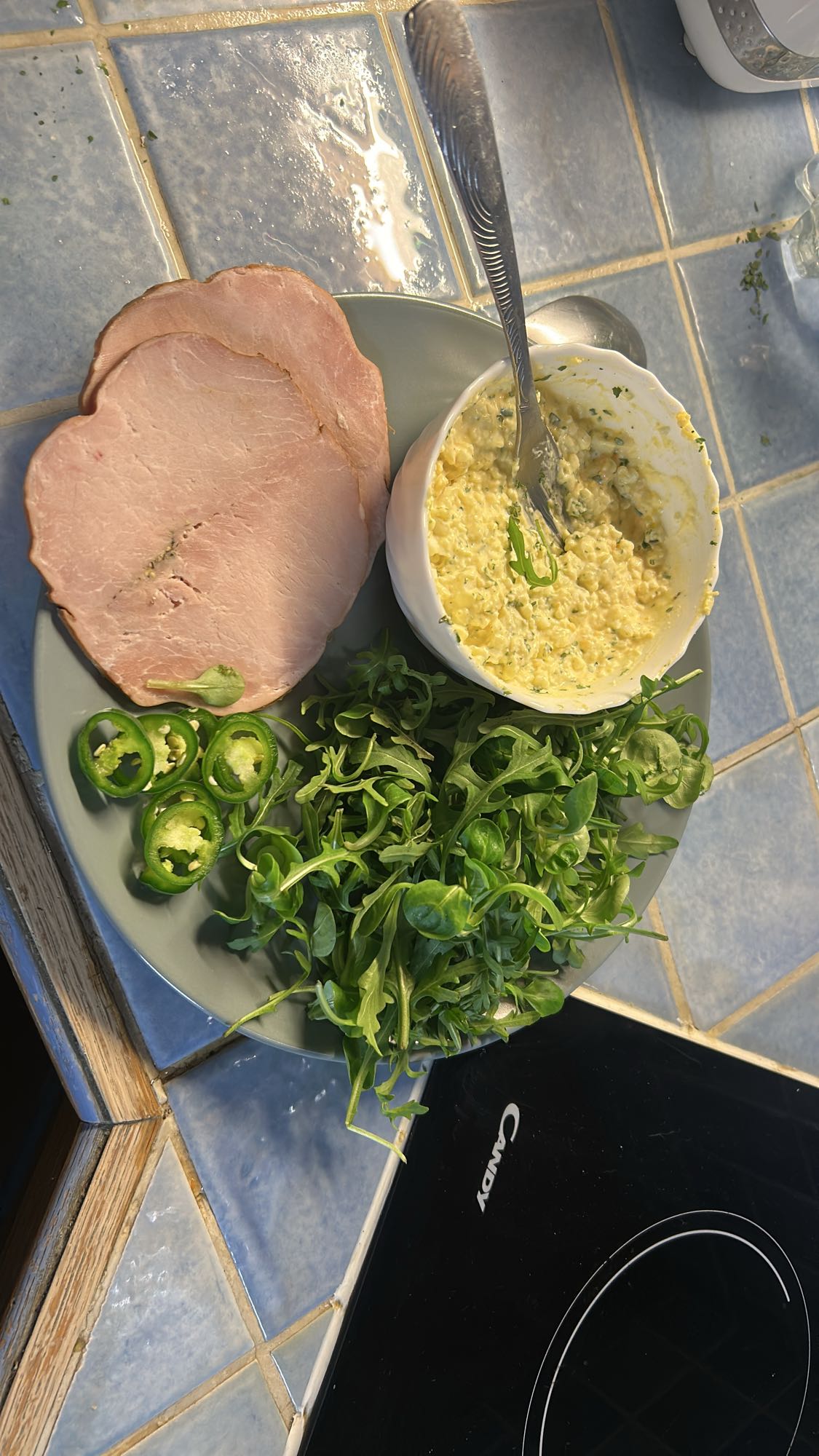 Salade aux œufs et jambon