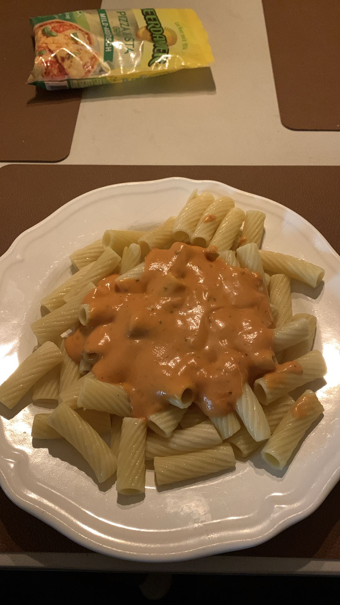 Nudeln mit Käsesauce