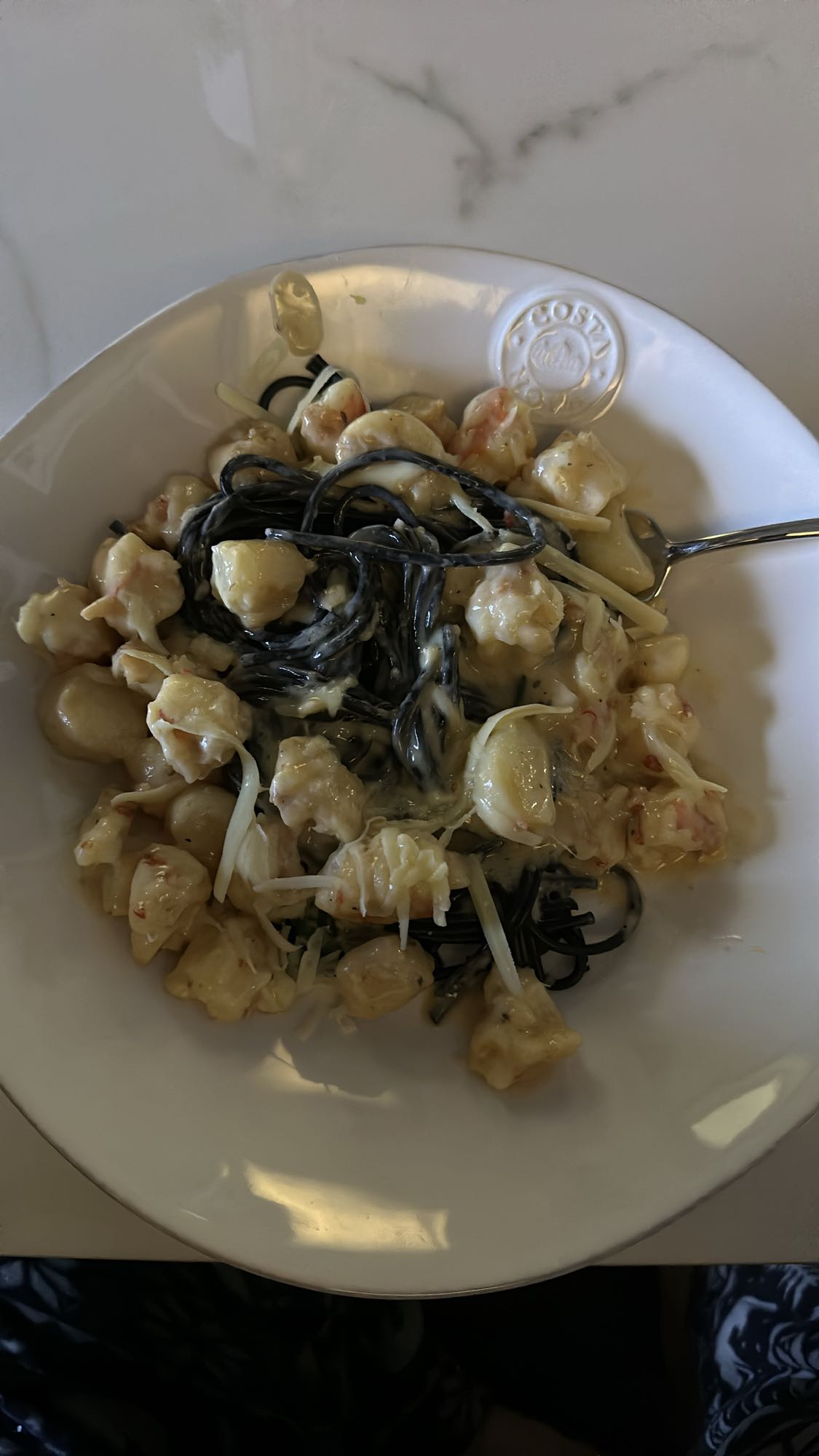 Черные спагетти с морепродуктами