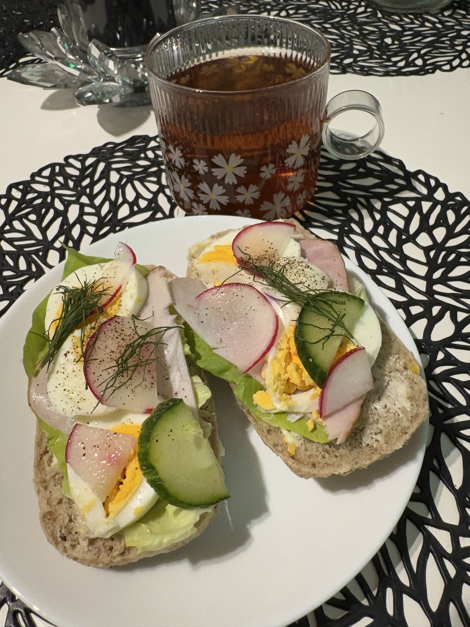 Kanapki z jajkiem i warzywami