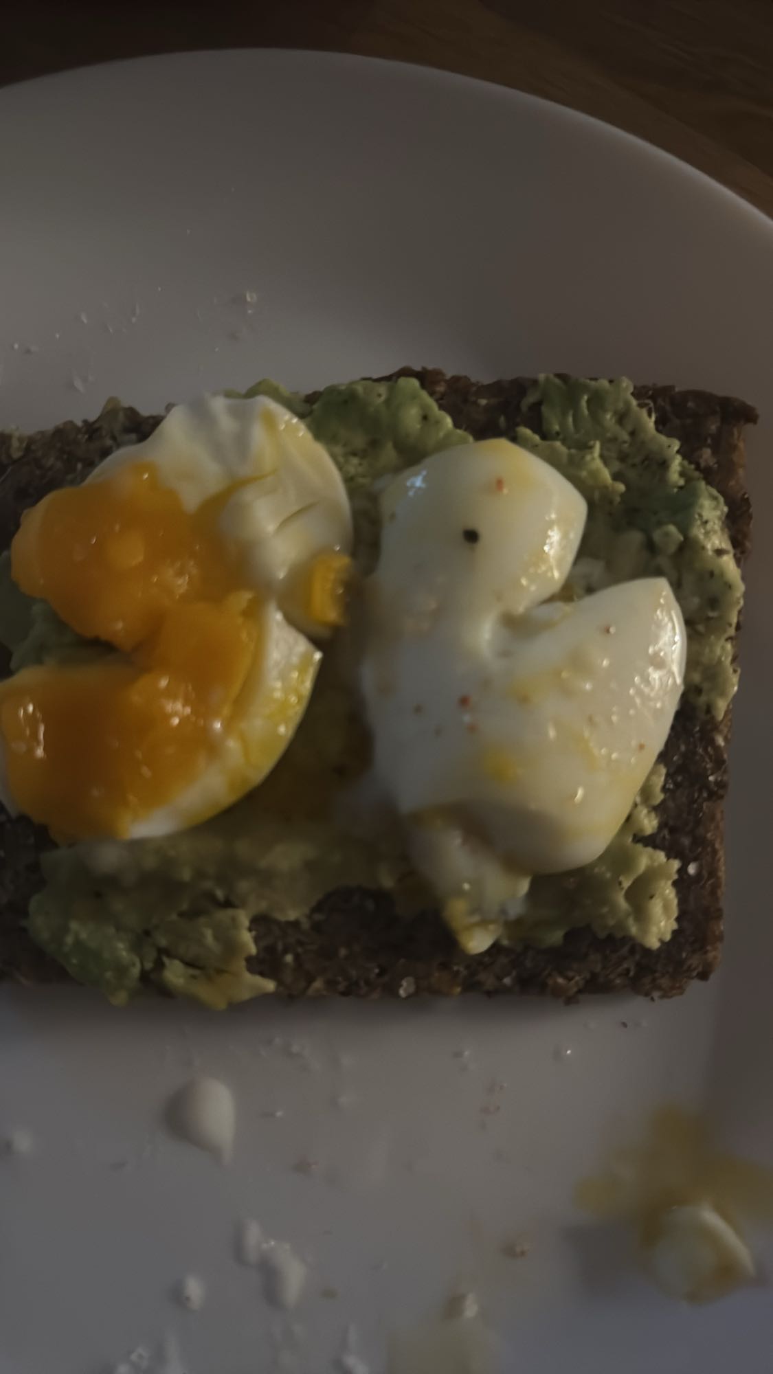 Kanapka z awokado i jajkiem