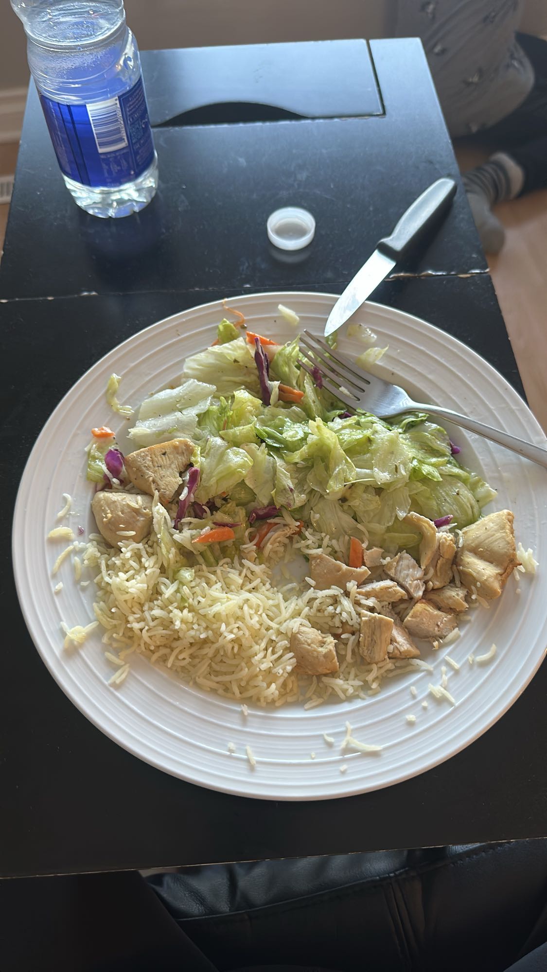 Poulet avec riz et salade