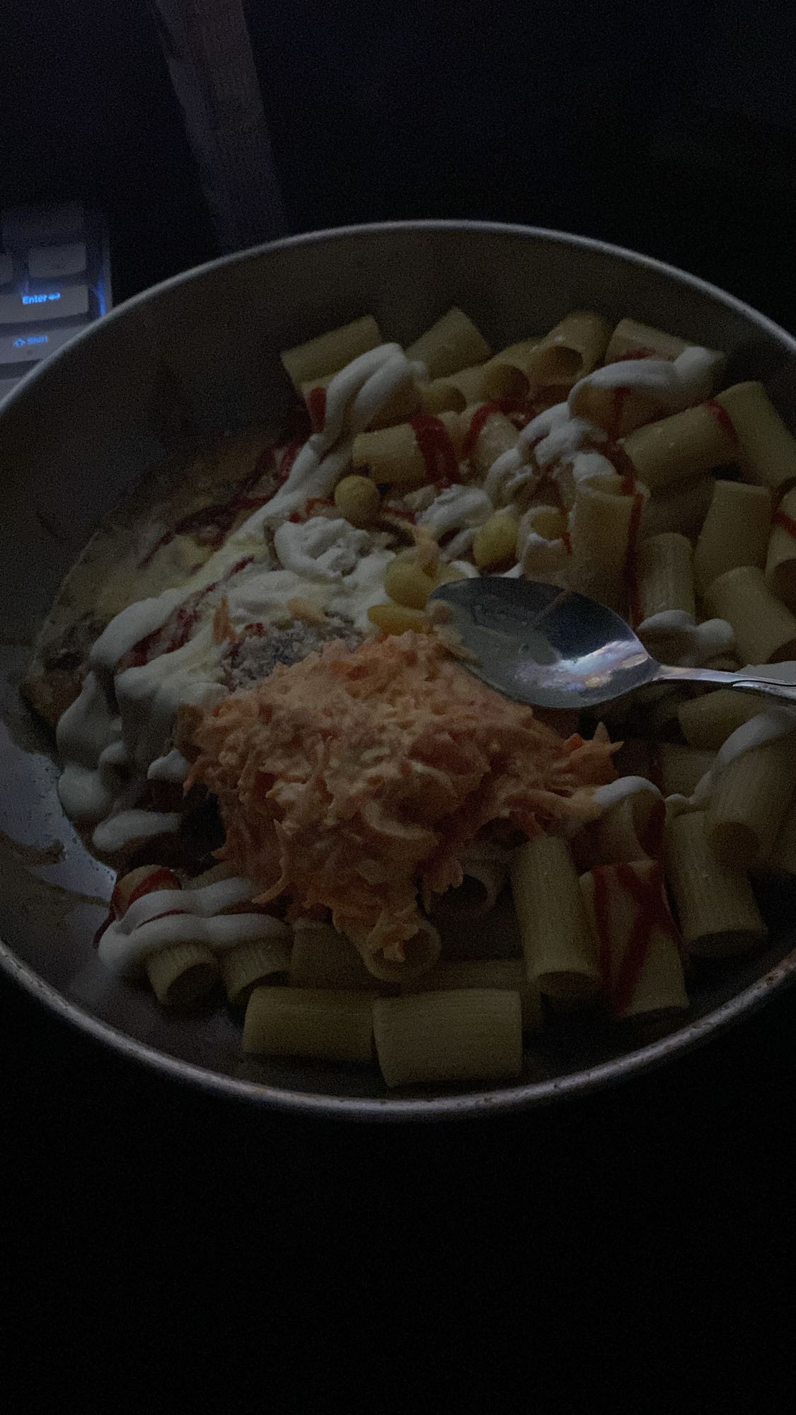 Nudelgericht mit Soße