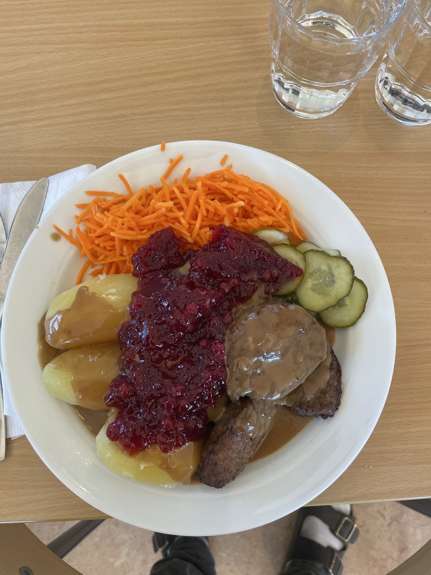 Köttbullar med potatis