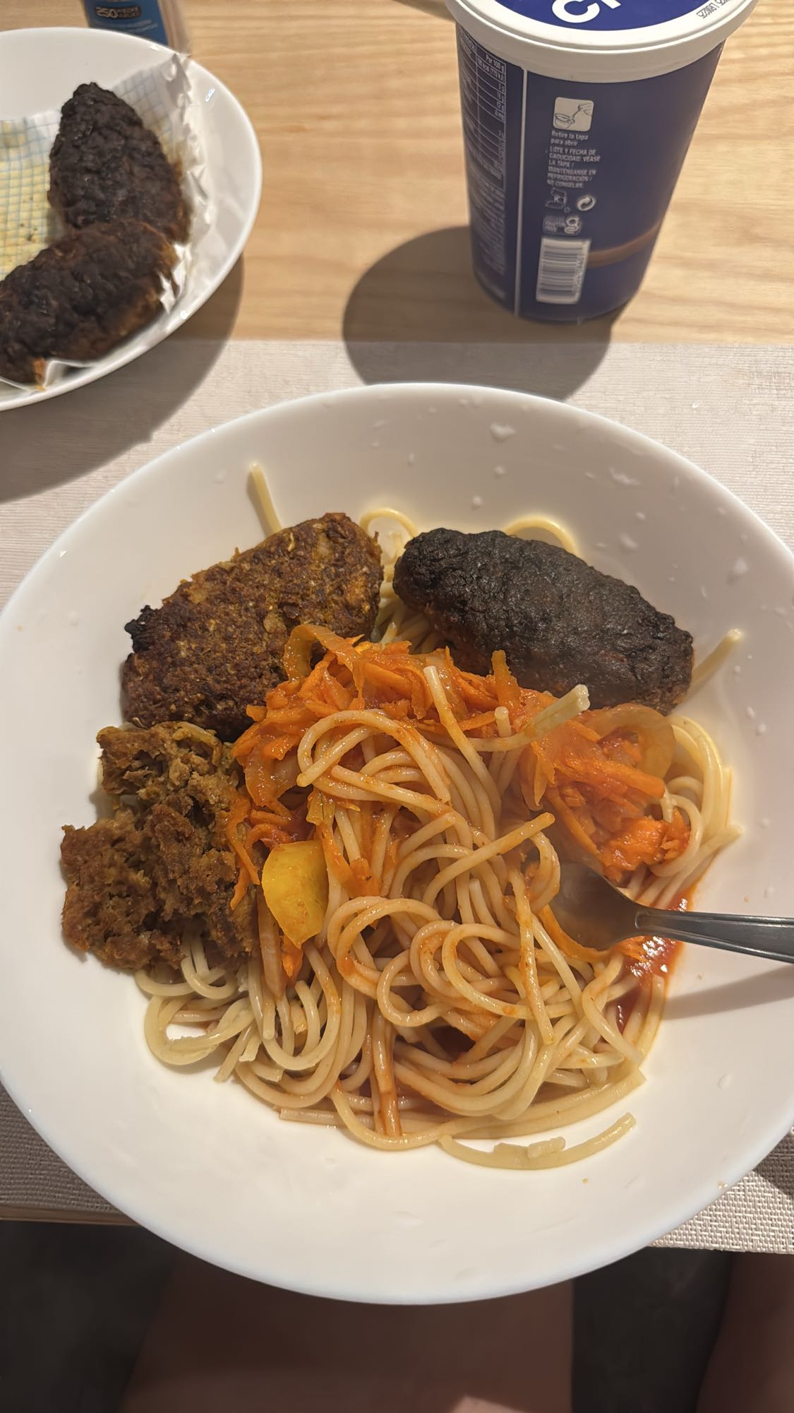 Спагетти с котлетами