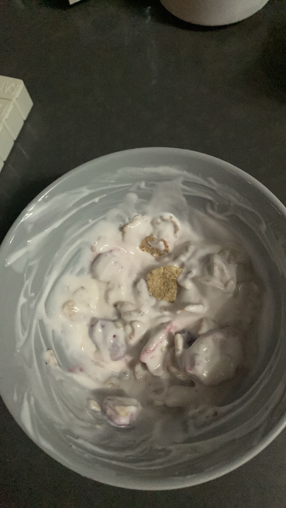 Yaourt aux fruits et céréales