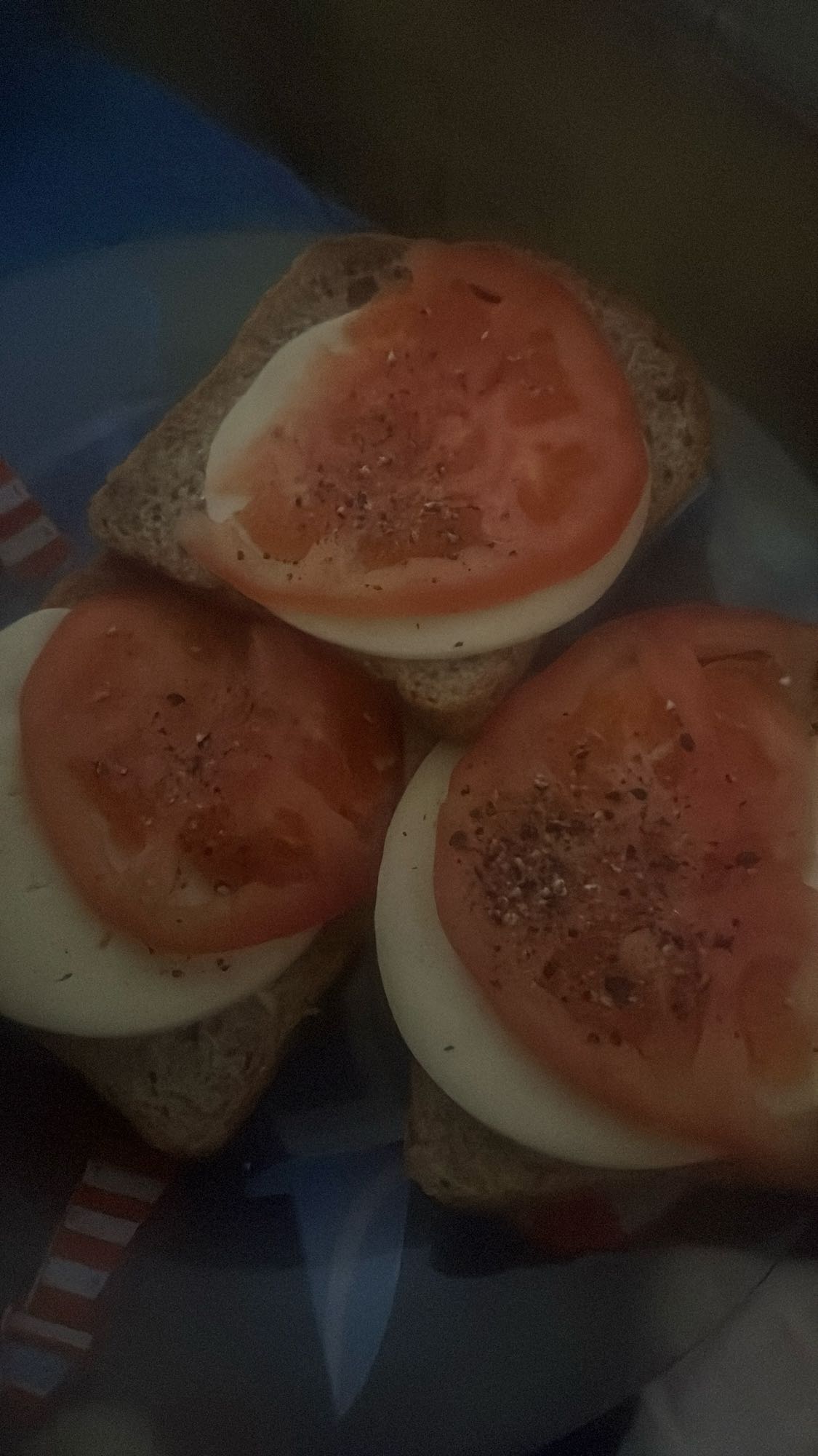 Kanapki z serem i pomidorem