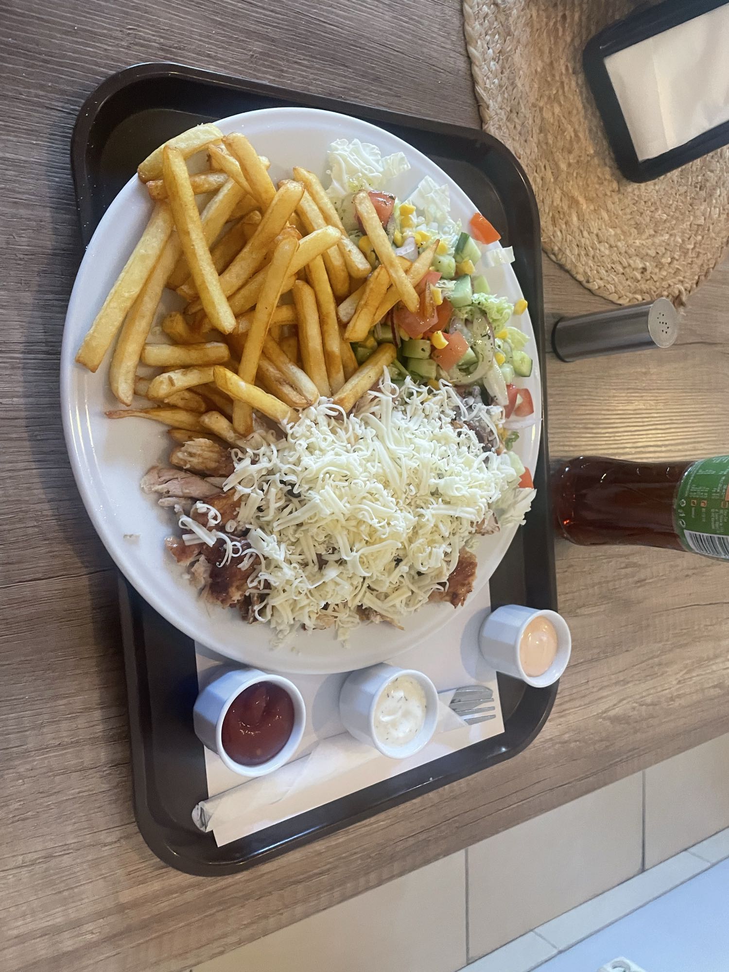 Kotlet z serem i frytkami