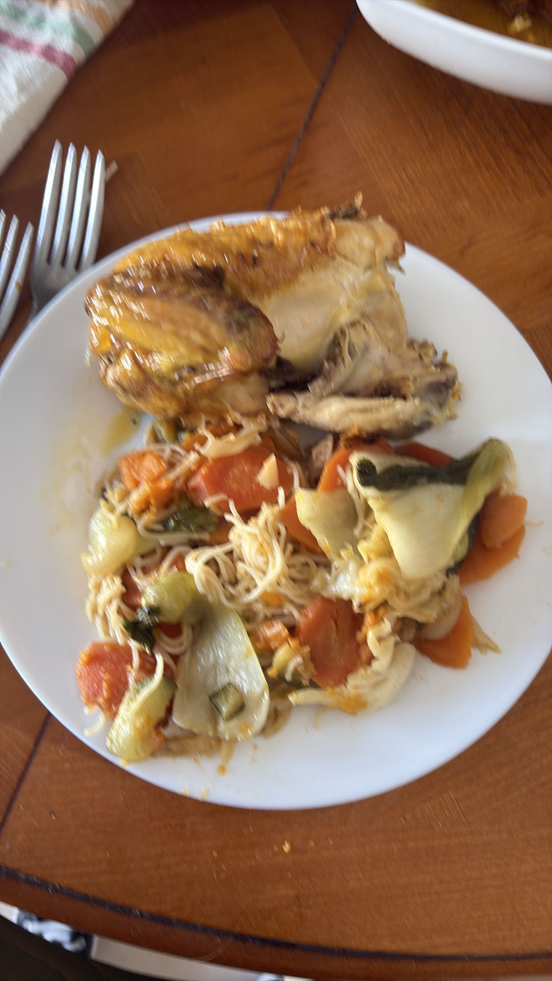 Poulet rôti avec nouilles