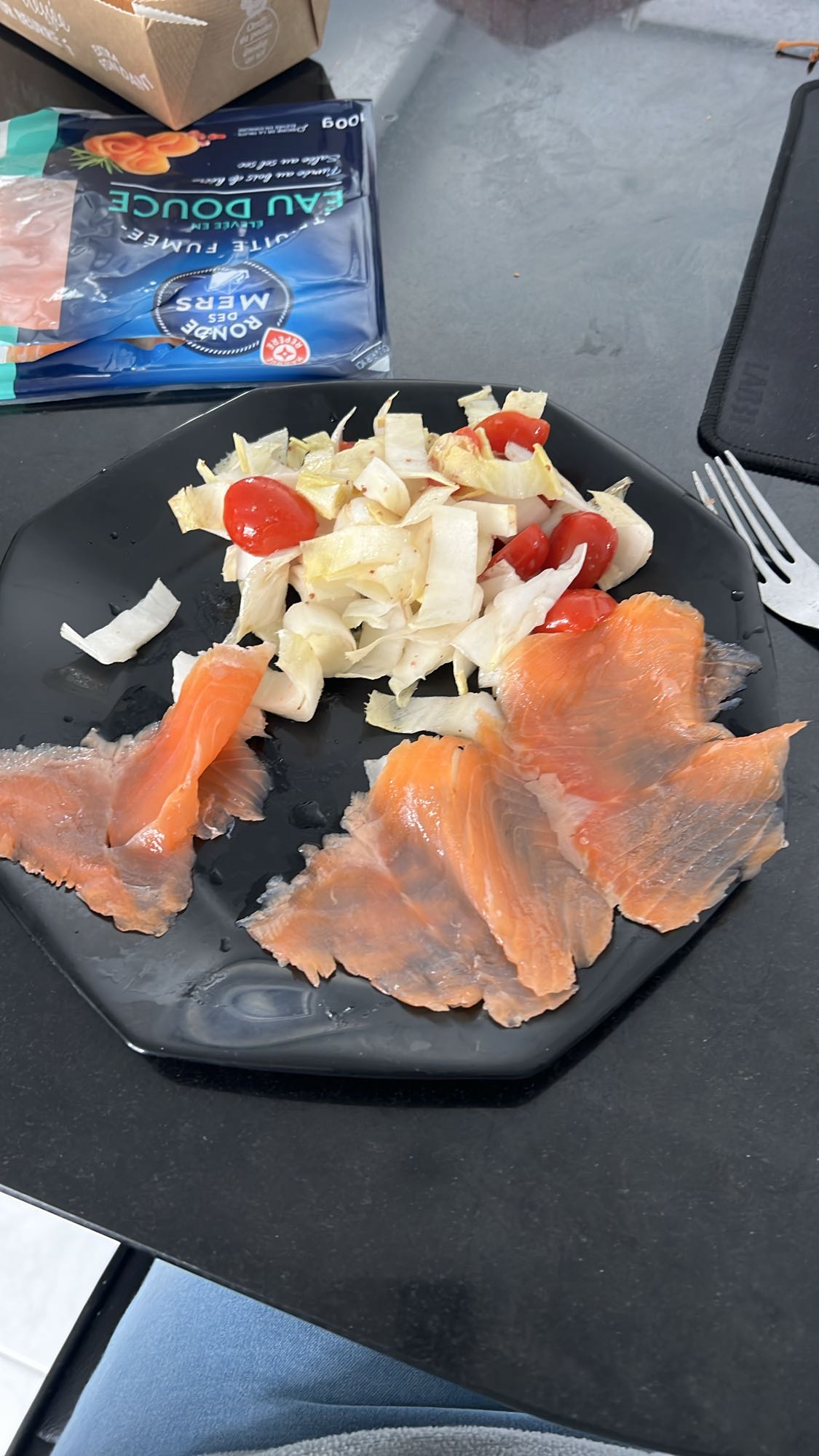 Saumon fumé et salade