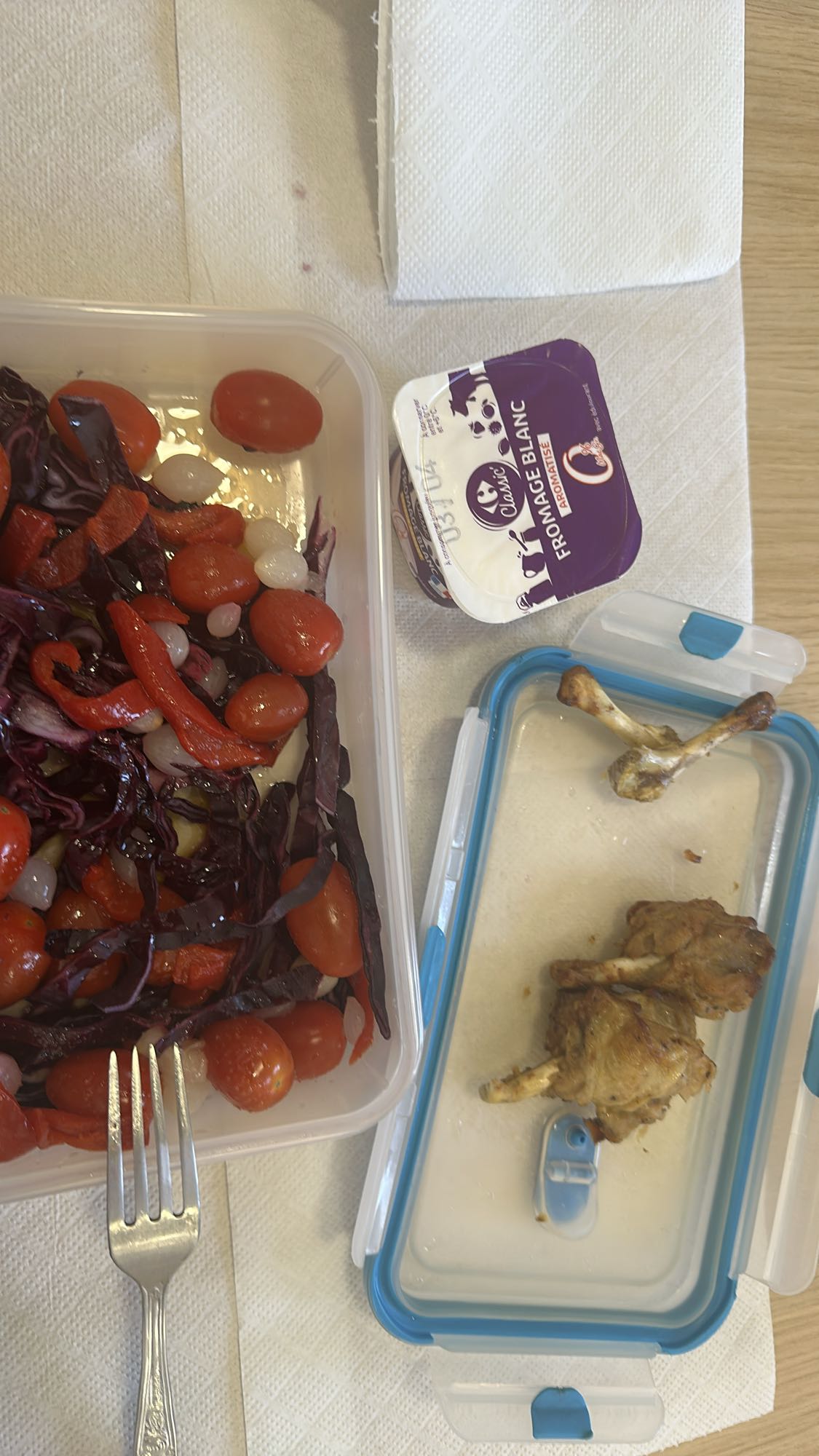 Salade et poulet rôti