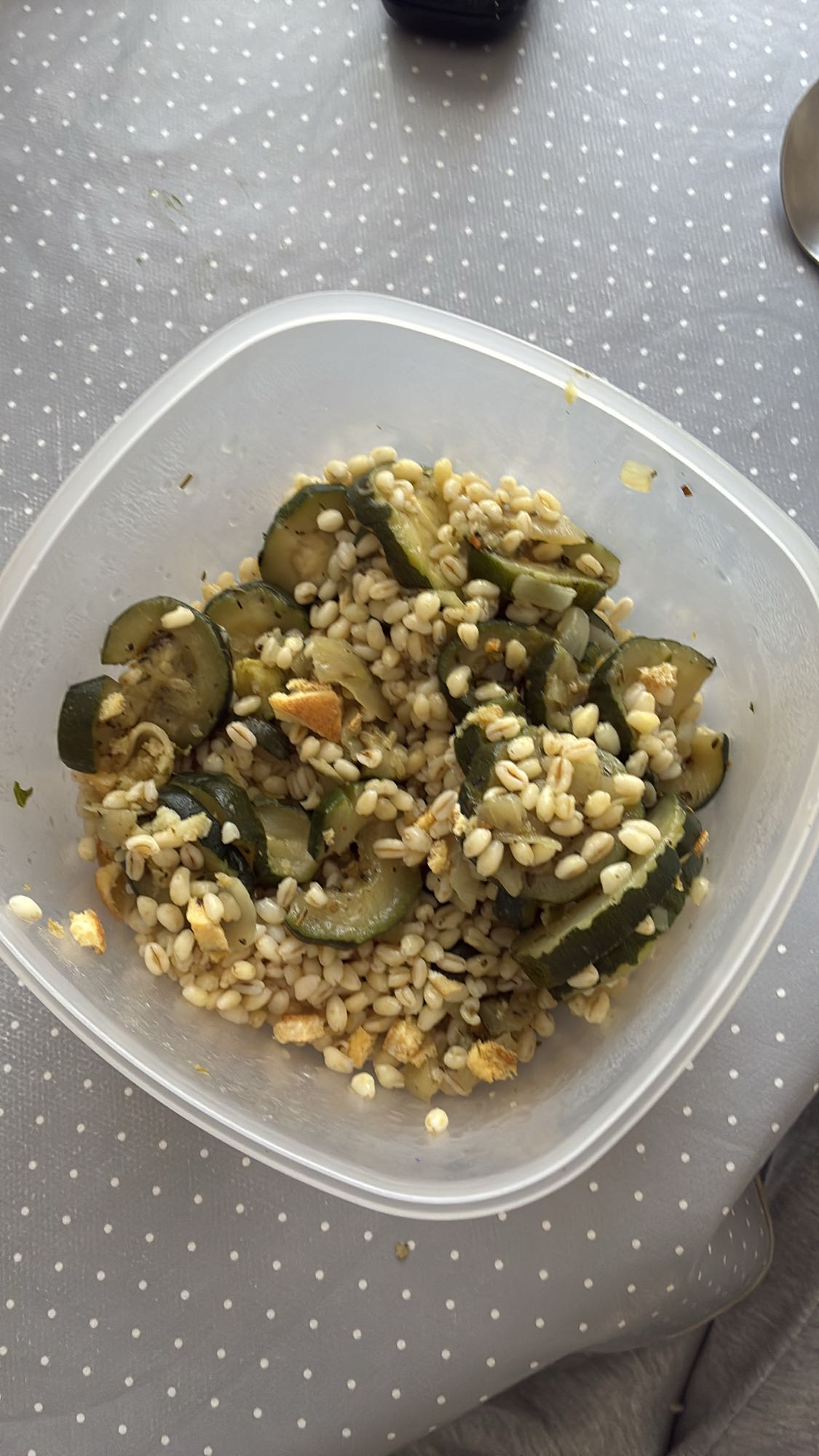 Salade d'orge et courgettes