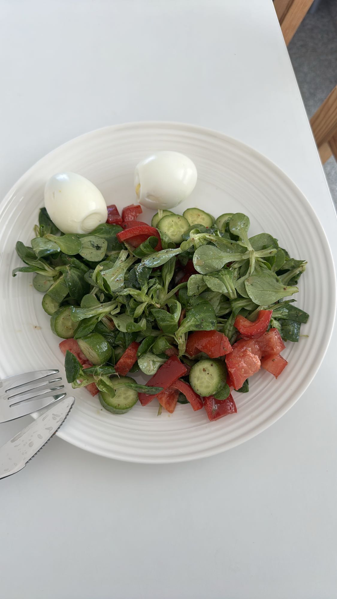 Eiersalat mit Gemüse