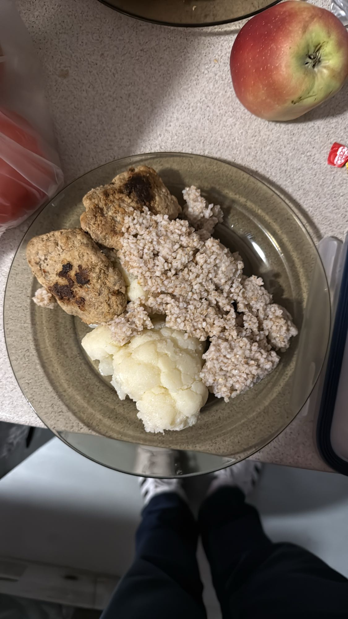 Kotleciki z kaszą i kalafiorem