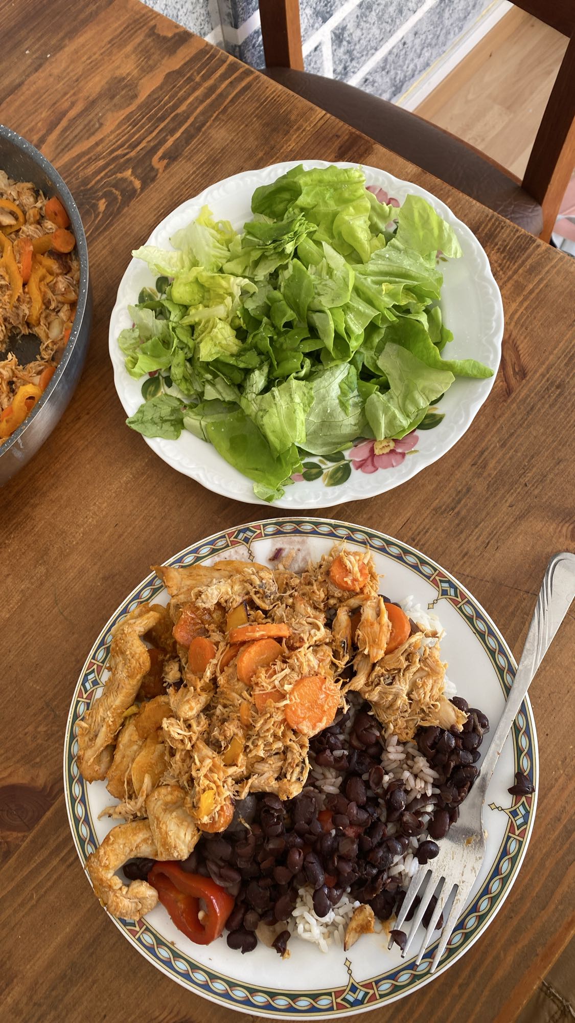 Pollo con arroz y ensalada