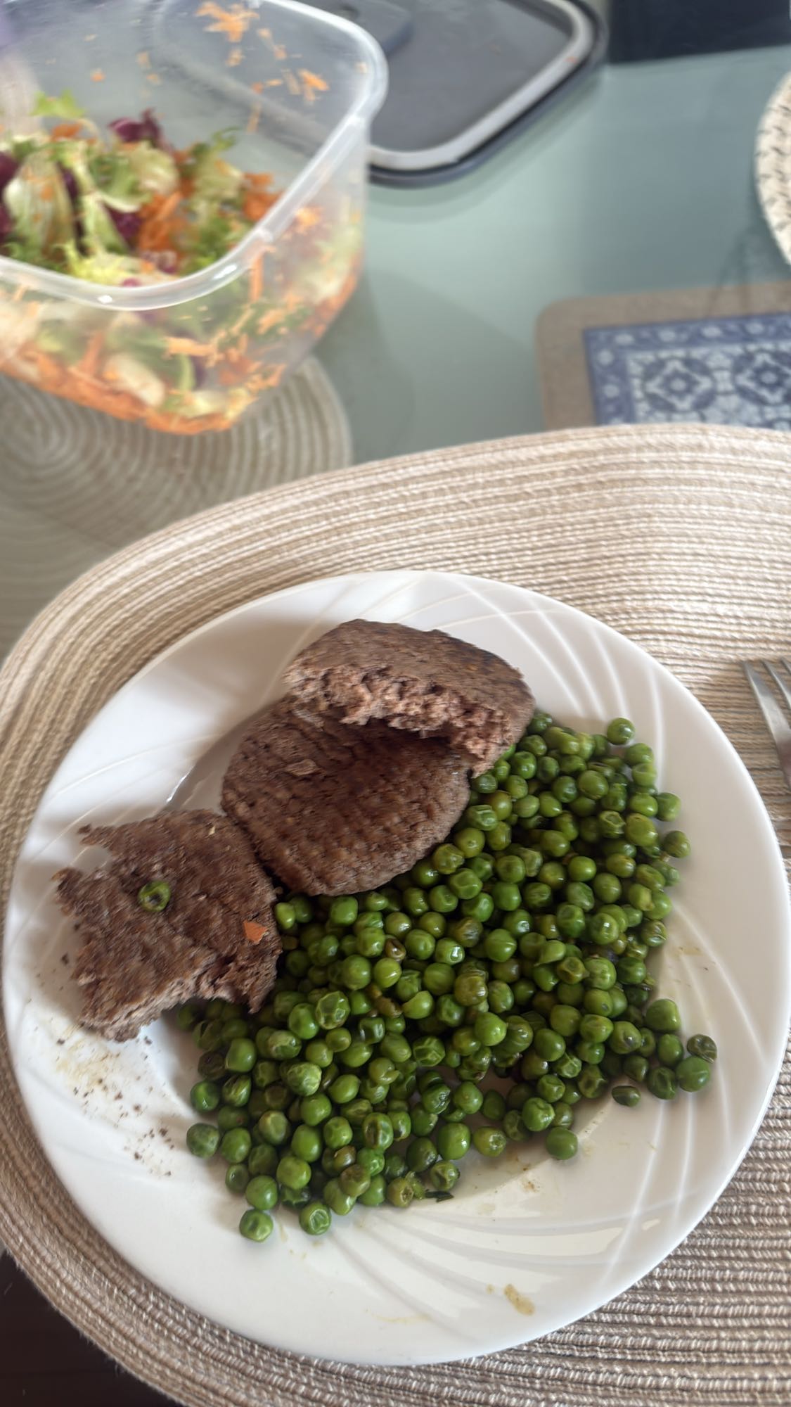 Steak haché et petits pois