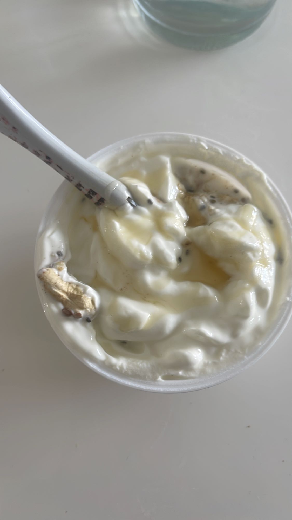 Joghurt mit Banane und Honig