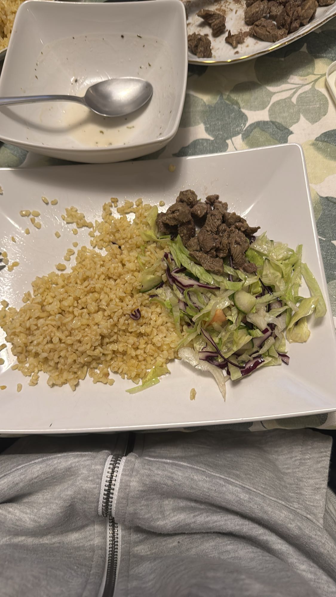 Bulgur med kött och sallad