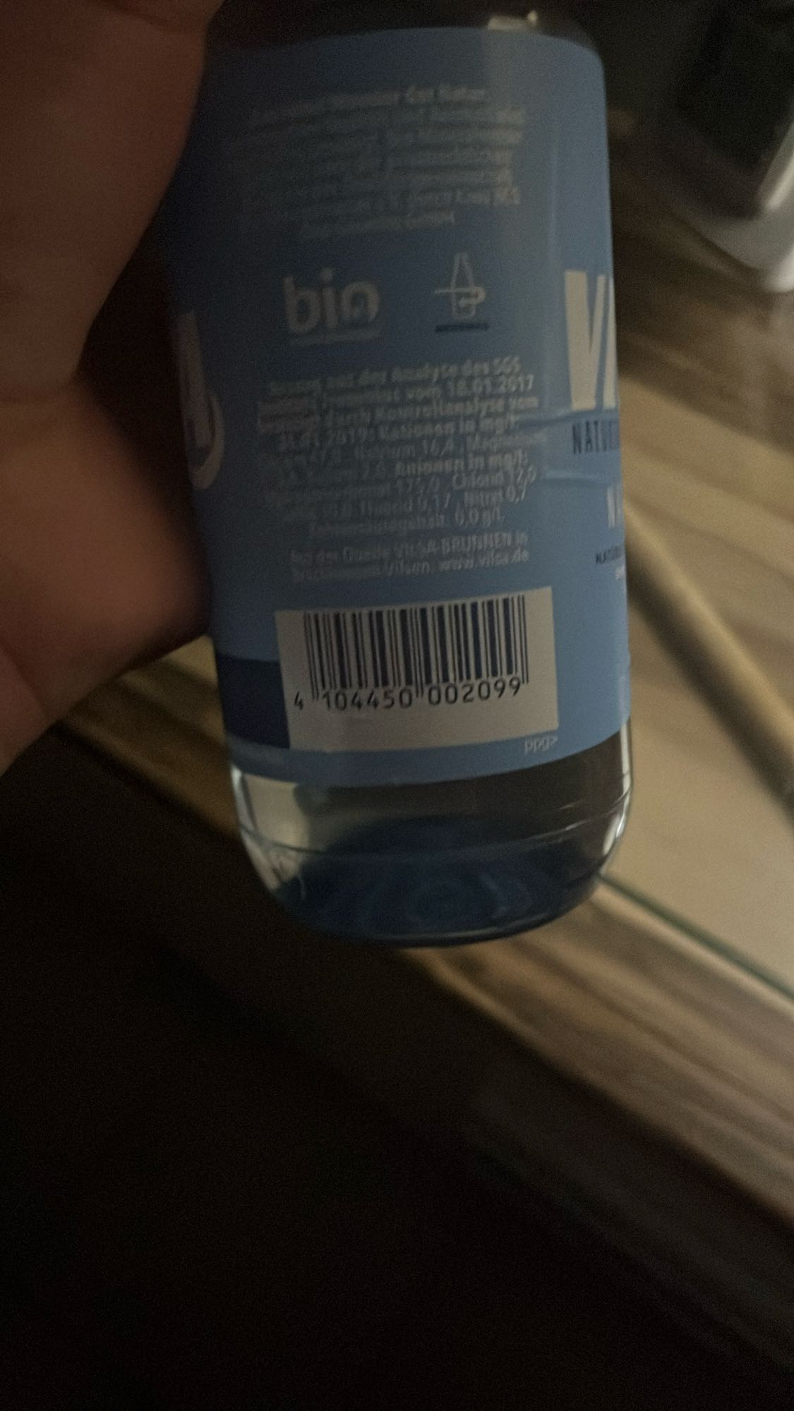 Natürliches Mineralwasser