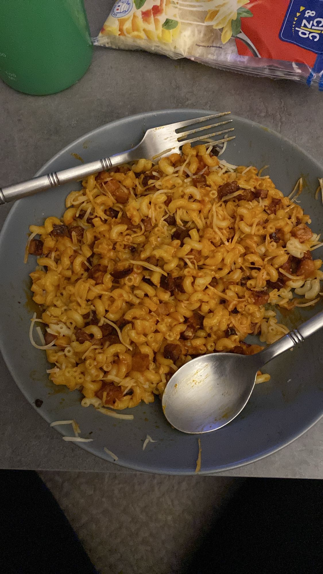 Pâtes au fromage et chorizo