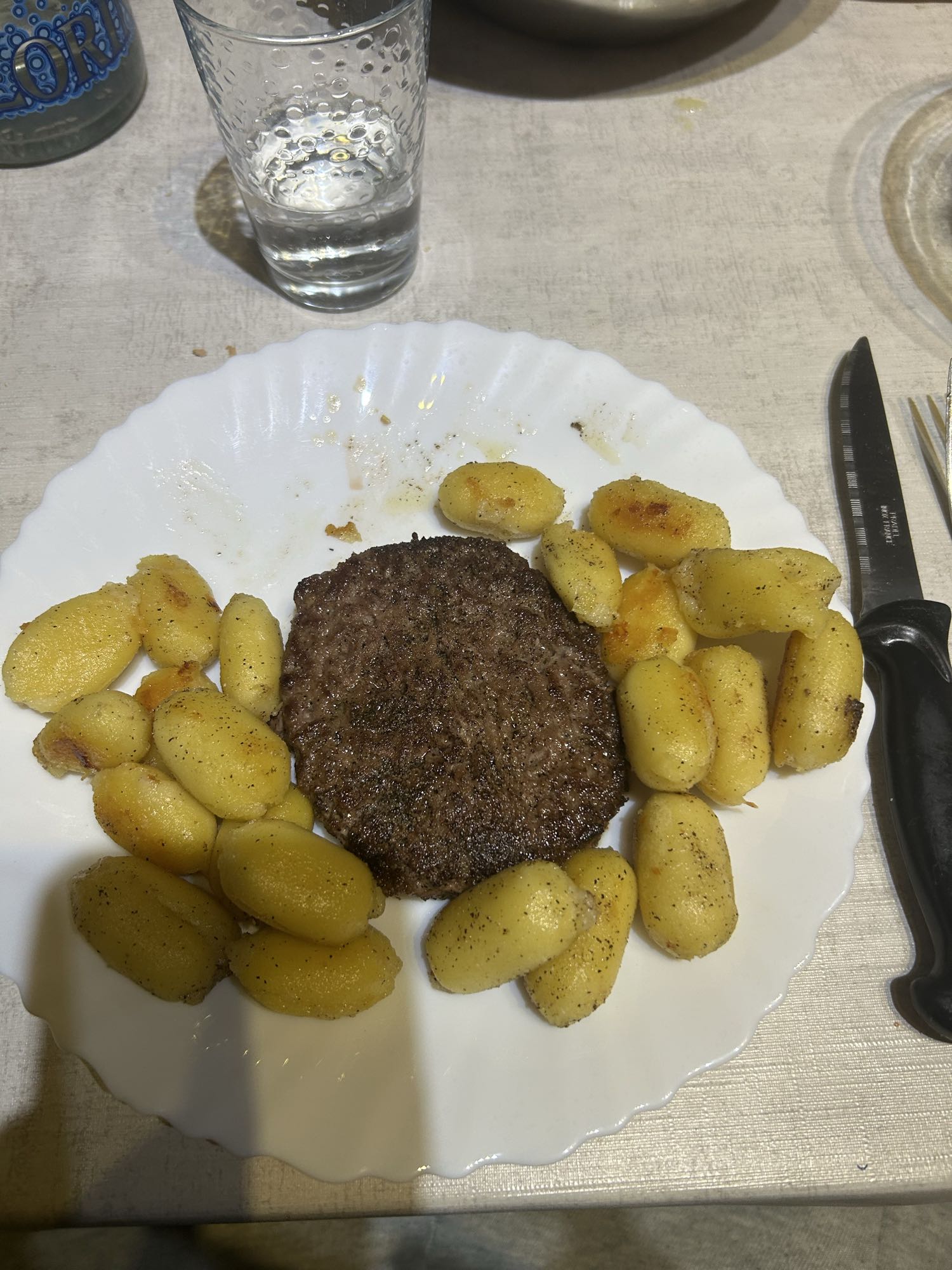 Steak avec pommes de terre