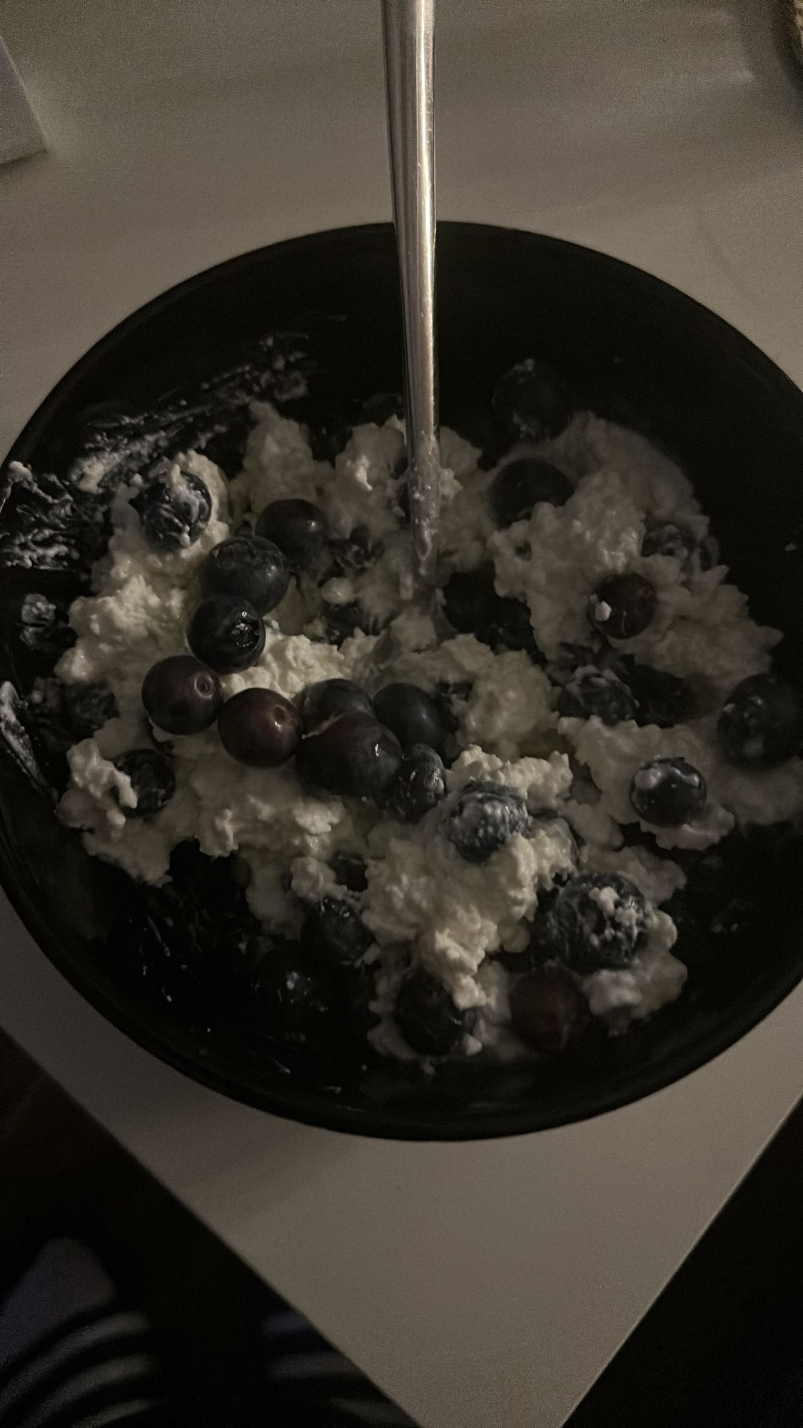 Hüttenkäse mit Blaubeeren