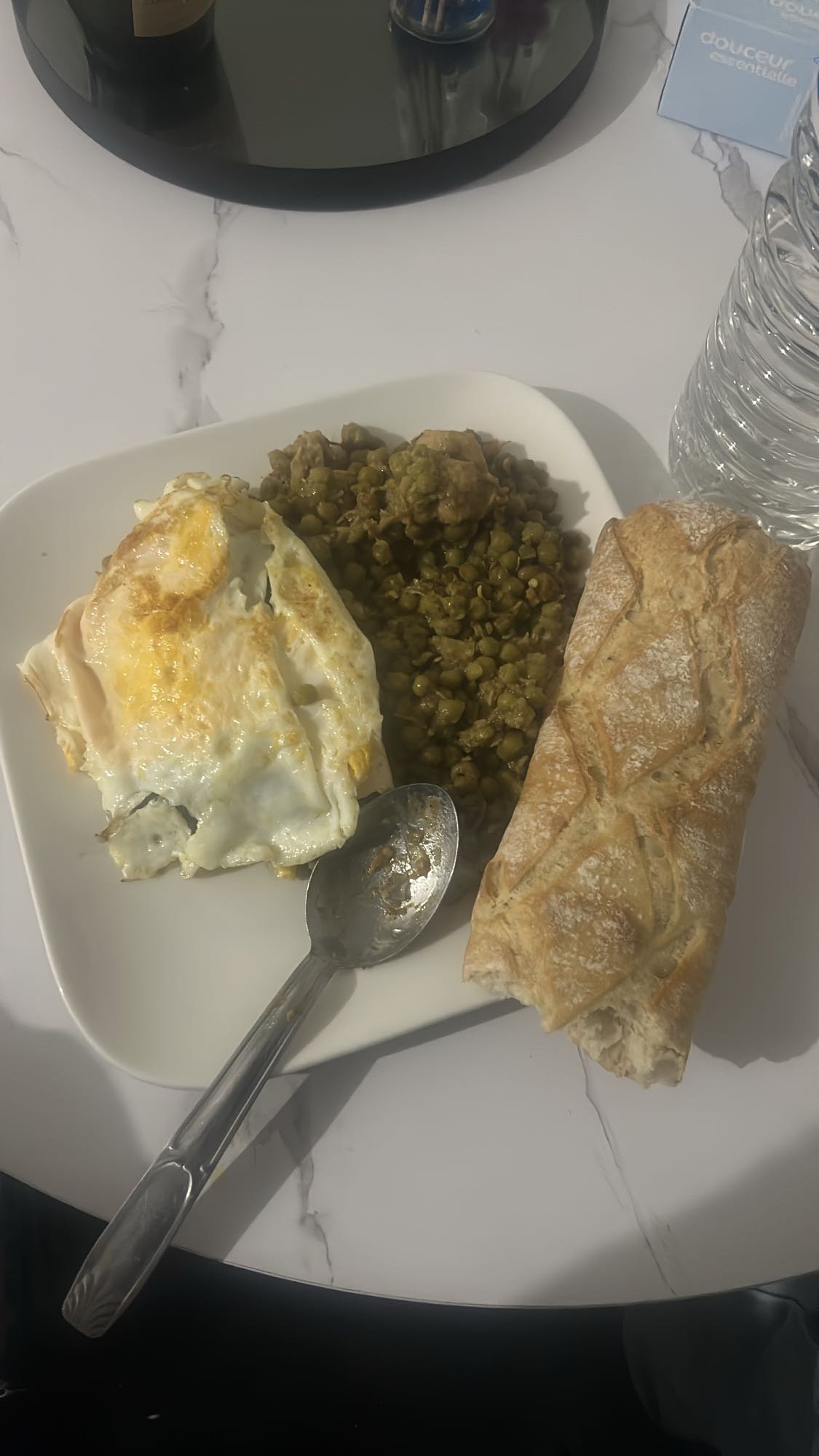 Œufs et petits pois