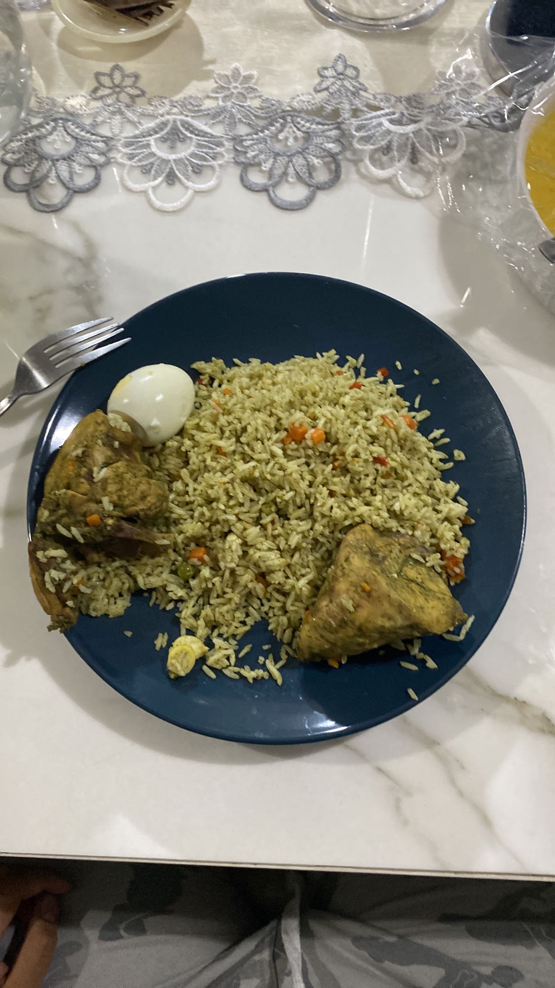 Arroz con pollo y huevo