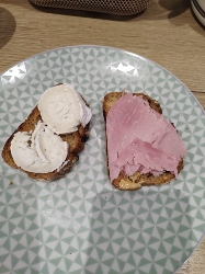 Tartines au jambon et fromage
