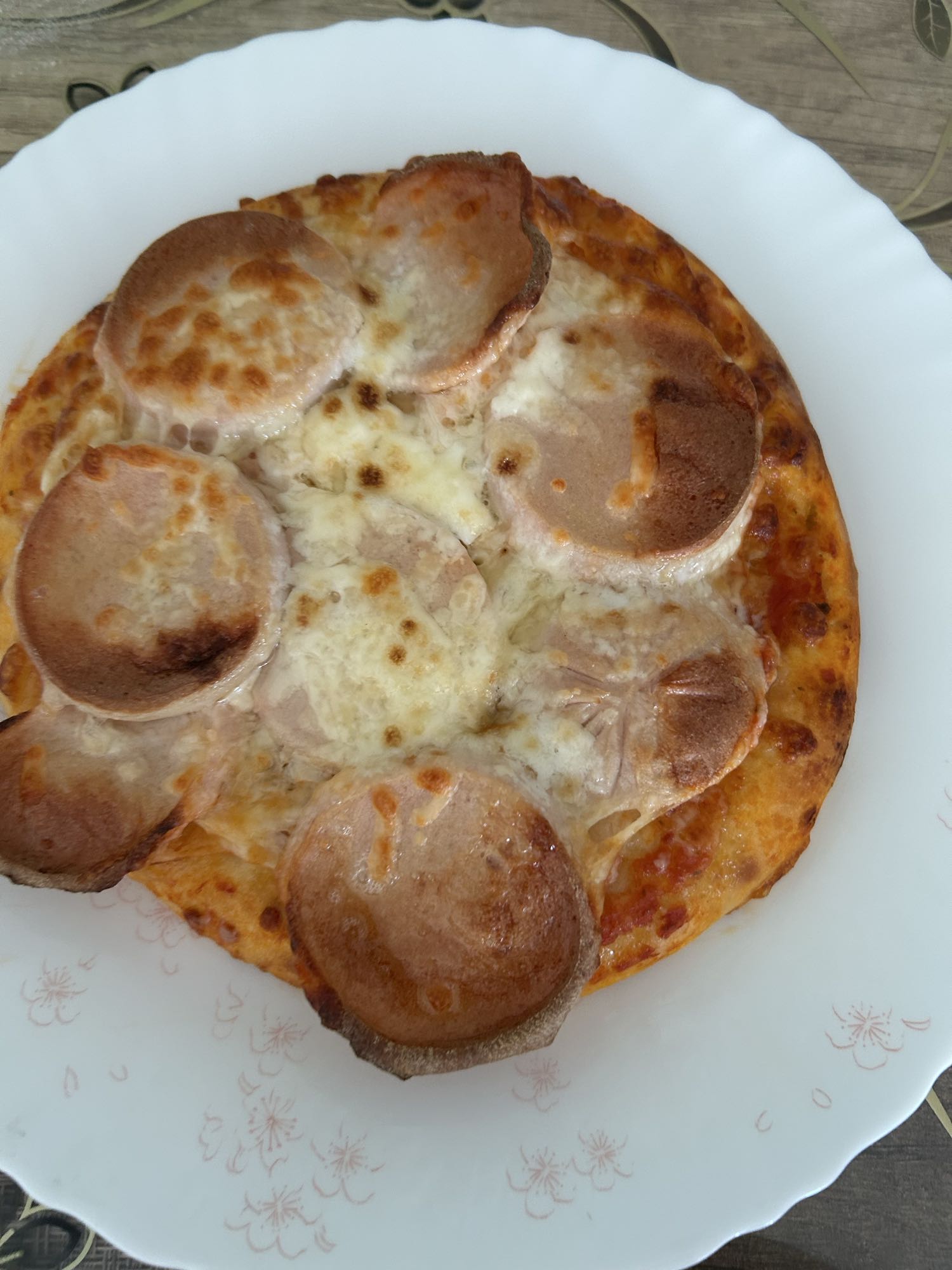 Pizza mit Wurst