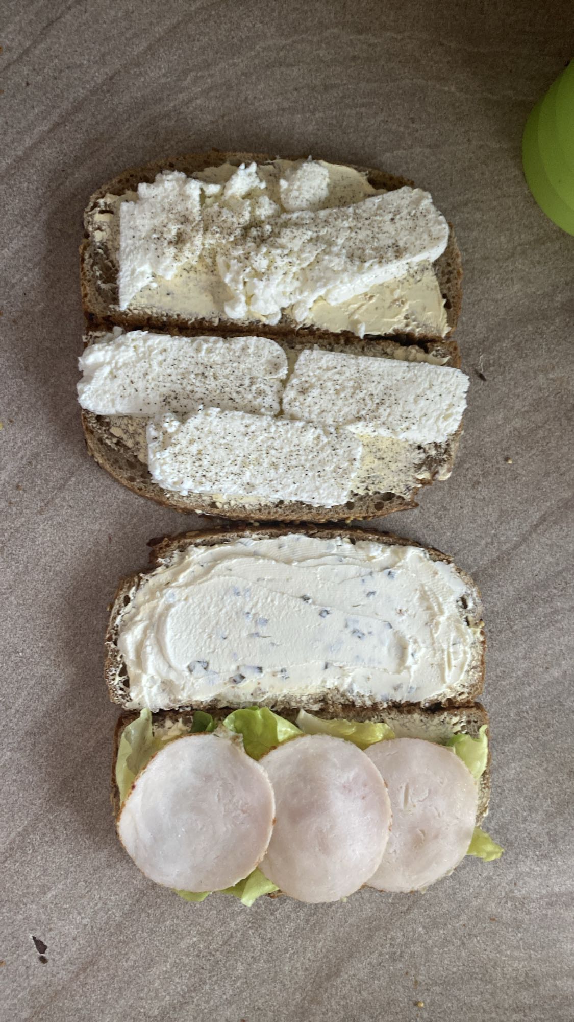 Kanapki z twarogiem i szynką