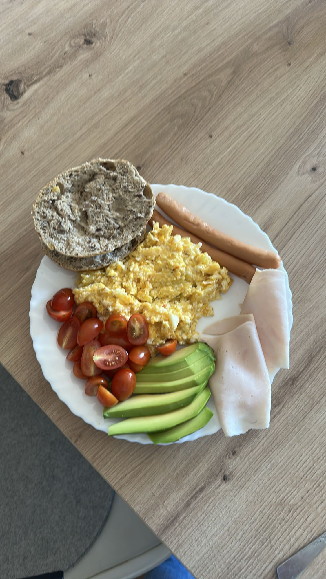 Śniadanie białkowo-tłuszczowe