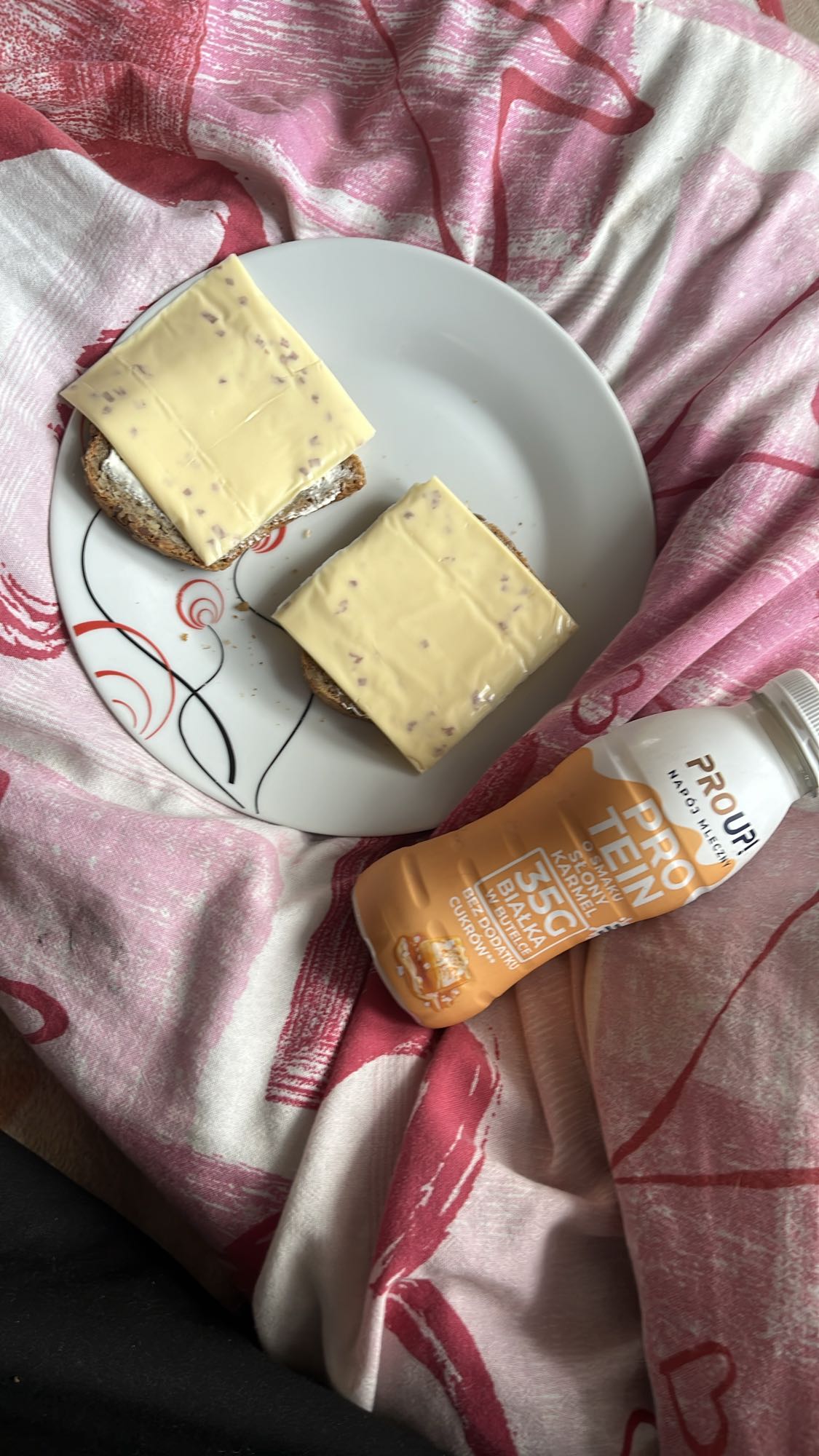 Kanapki z serem i shake